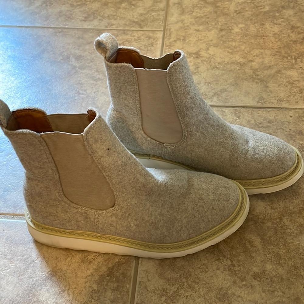 Khaki boots